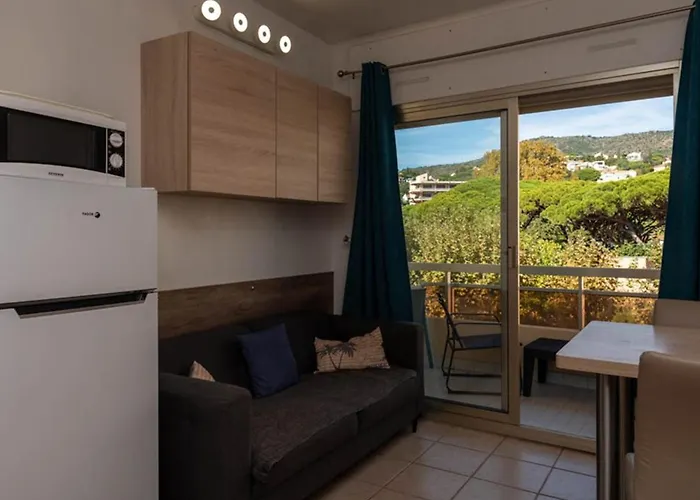 Apartman T2 Pour 4 Pers, Acces Plage, Parking - Fr-1-803-98 Le Lavandou