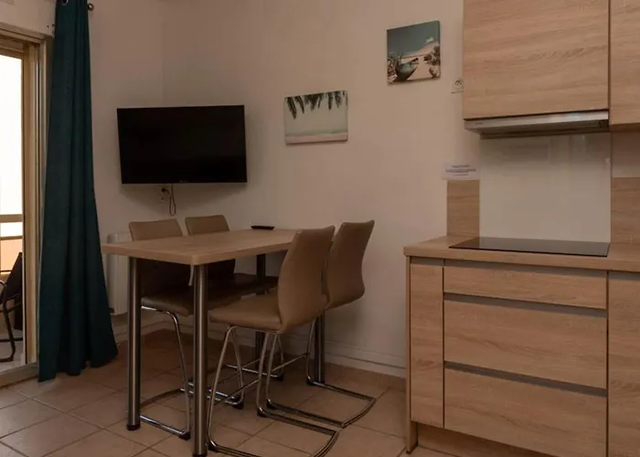 Apartman T2 Pour 4 Pers, Acces Plage, Parking - Fr-1-803-98 Le Lavandou